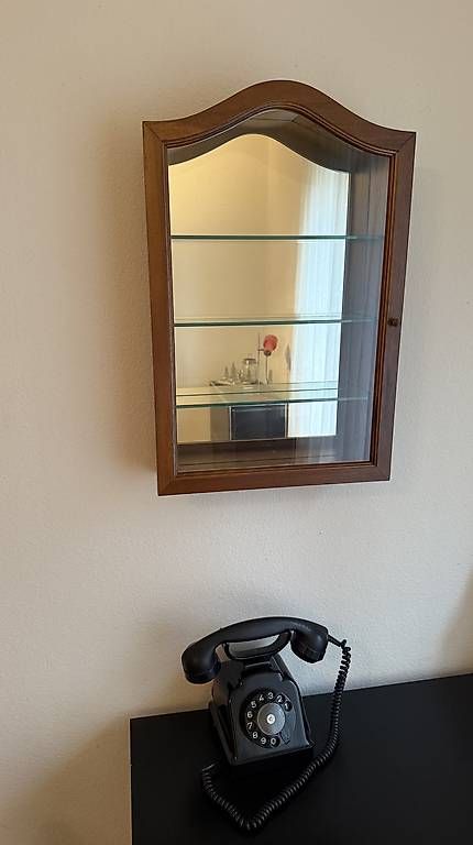 Vetrine: Wand Vitrine klein Holz-Glas – Usato da Basel venduto da 7oclock