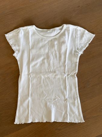 Weiss T-Shirt mit Rüschen, Gr. 140