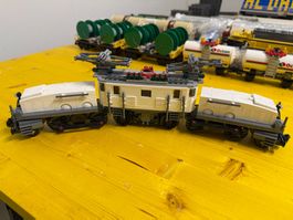 LEGO Crocodile Lokomotive 10277 in Weiss (Wie abgebildet)