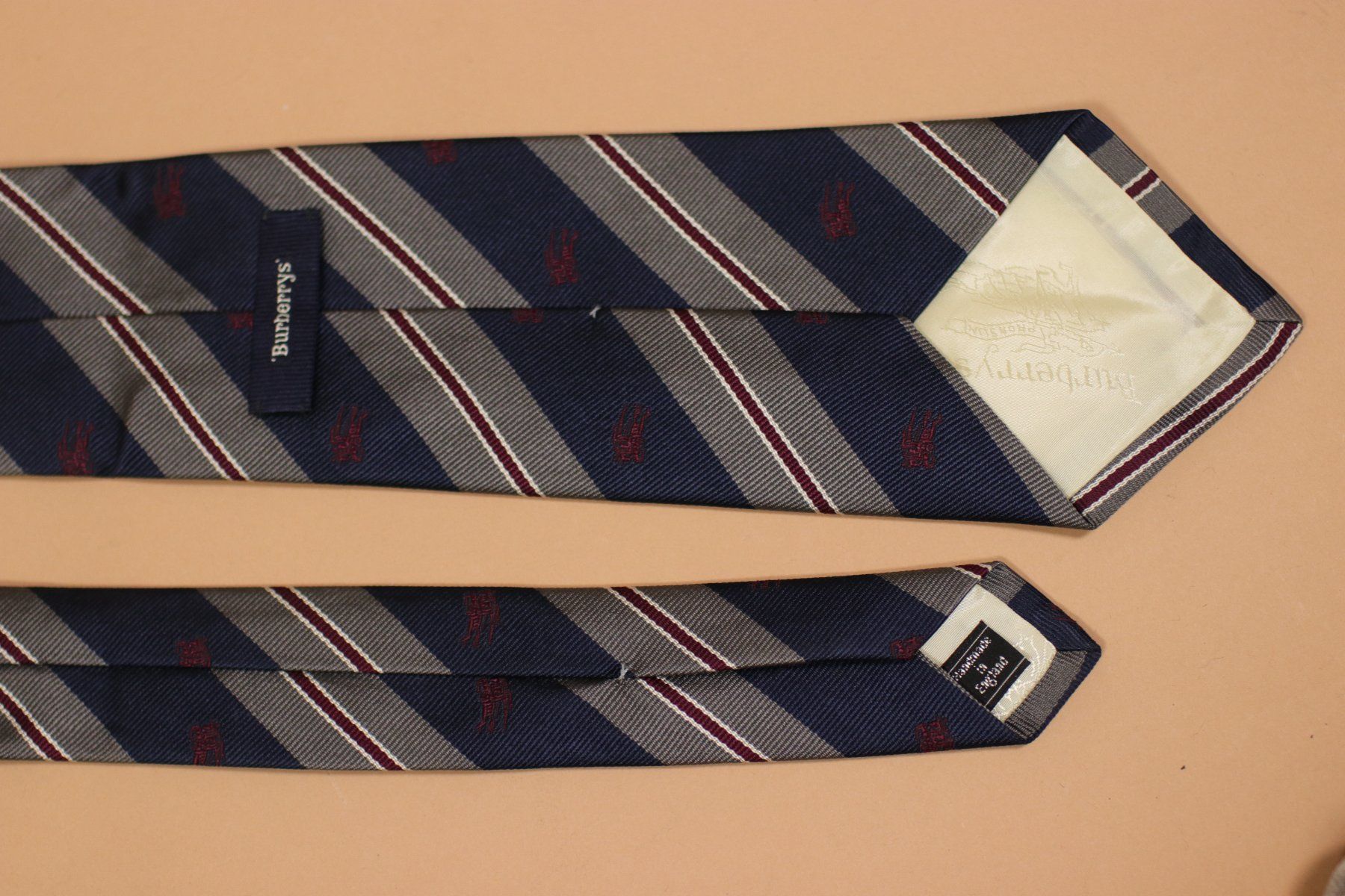 Burberry Cravates: BURBERRY Silk Tie – D'occasion à Hombrechtikon par BAZ-Vintage 1