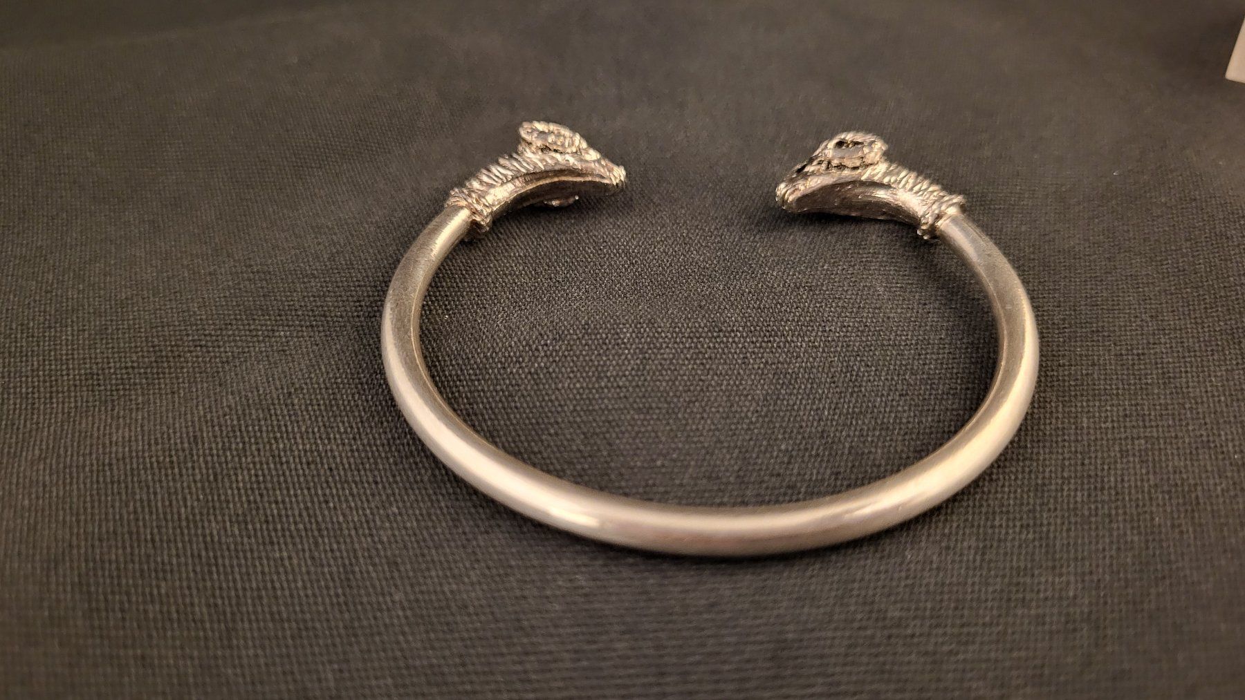 Bracciali & Braccialetti: Armreif mit Widder-Köpfen – Usato da Basel venduto da spinne02 4