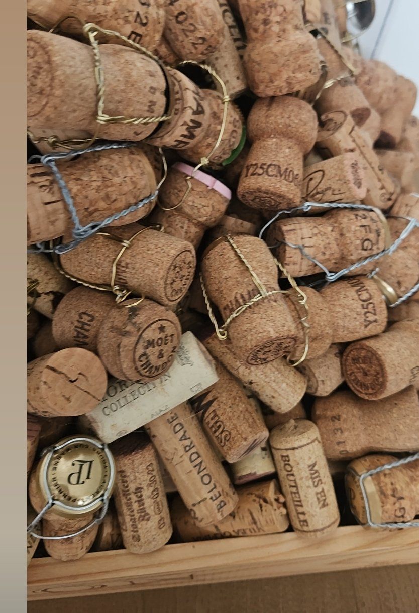 Apribottiglie & Tappi per chiusura: Verschiedene Champagner und Weinkorken – Usato da Suhr venduto da jes_rtc9