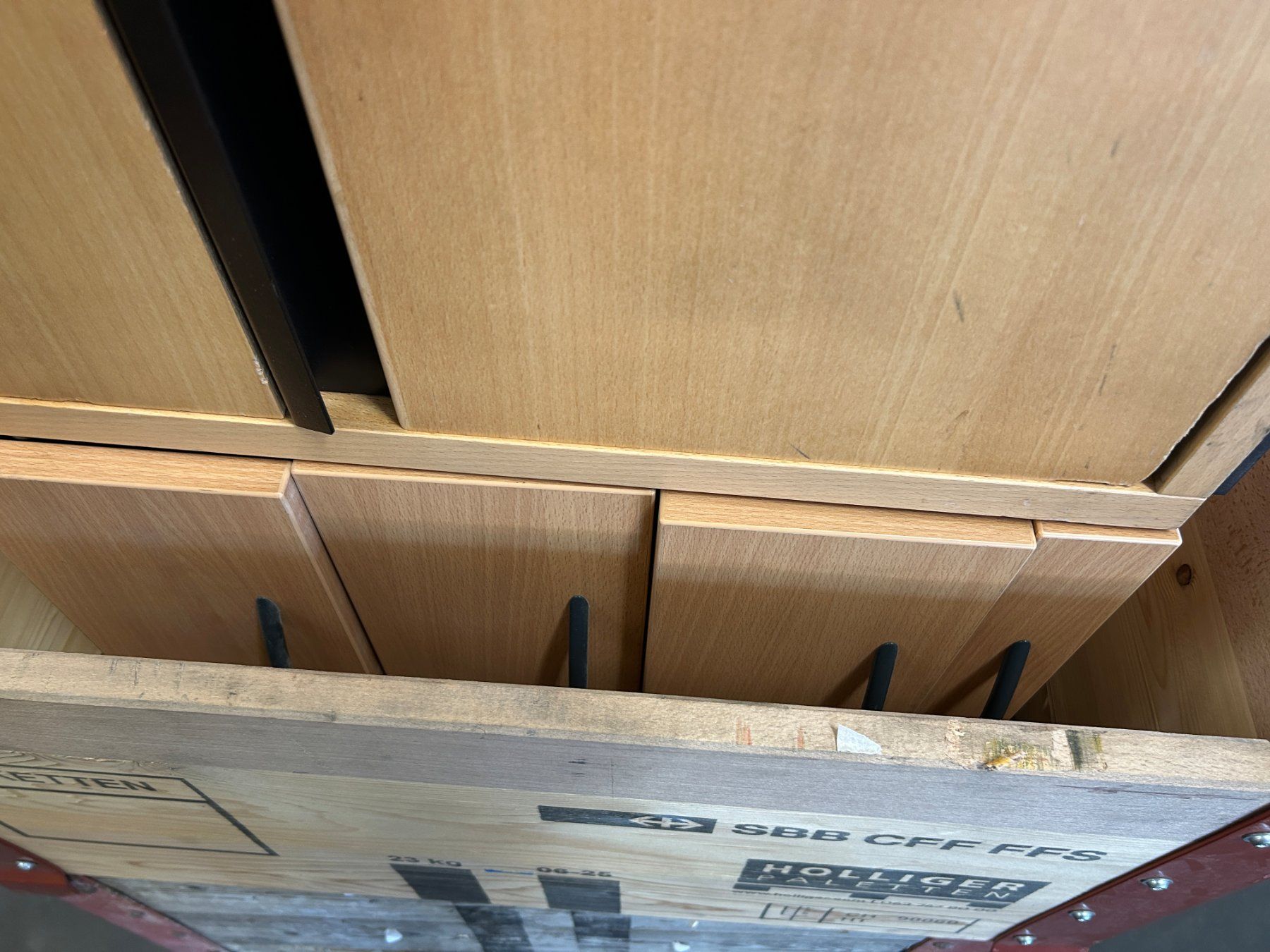 Banconi: 3 Stück Büro Korpus – Usato da Zofingen venduto da Maschinenfabrik 2