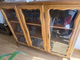 Vitrinenschrank Holz mit Glastüren guter Zustand