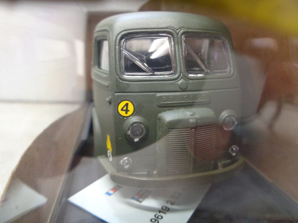 VEREM V9619 - Peugeot D4 Vitre Militaire - En Boite 1:43 - Voiture