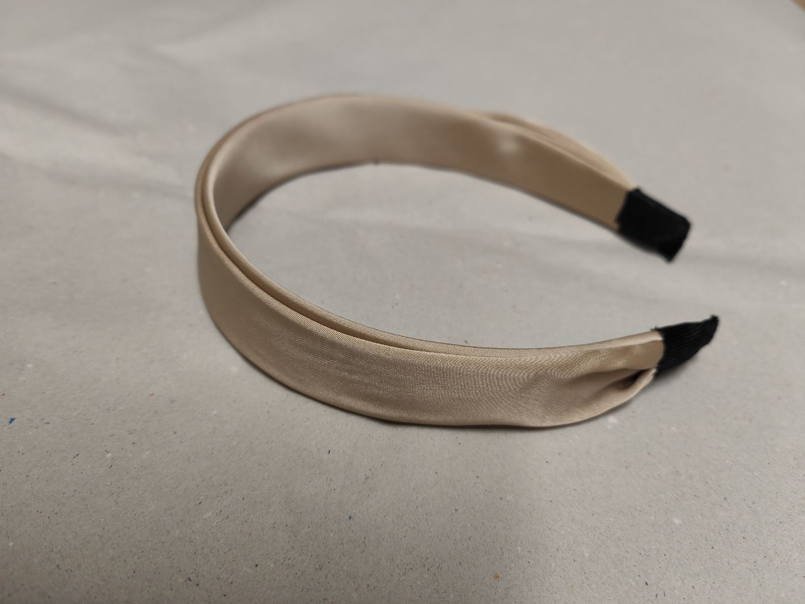 Accessoires pour cheveux: Haarband beige mit Perlen neuwertig – D'occasion à Niederhasli par 8155irae 1