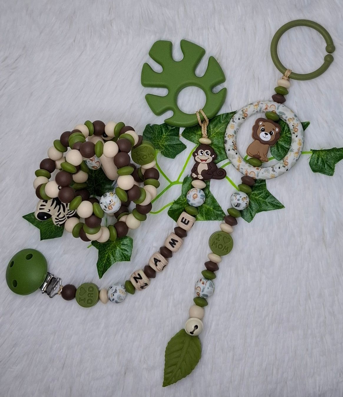 Succhiotti & catenelle porta ciuccio: Geschenkset Nuggiketteli/Motorikball/Activity Anhänger – Nuovo e nell'imballaggio originale da Oberurnen venduto da rotty80