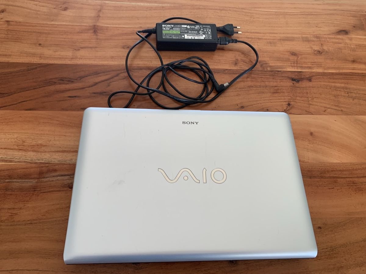 Vaio Notebook: Notebook Sony Vaio silber gebraucht mit Netzteil – Usato da Neuhausen venduto da sou_t9p8