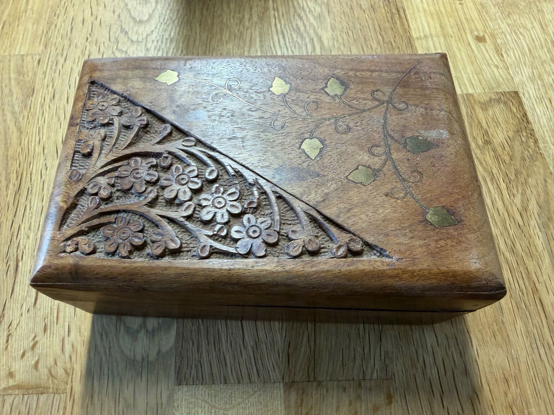 Articoli in legno: Sheesham Box 15 x 10cm – Usato da Biel-Benken BL venduto da roema