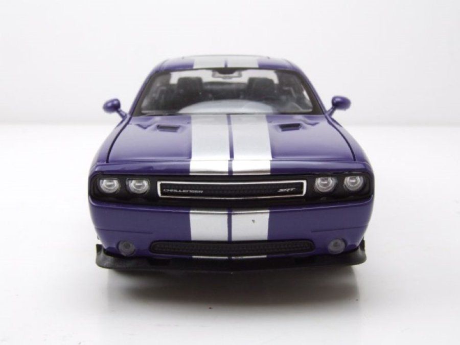 Dodge Modellini d'auto: Dodge Challenger SRT Phase I 2008-2014 violett met./ silber – Nuovo e nell'imballaggio originale da Gerlafingen venduto da espero88 3