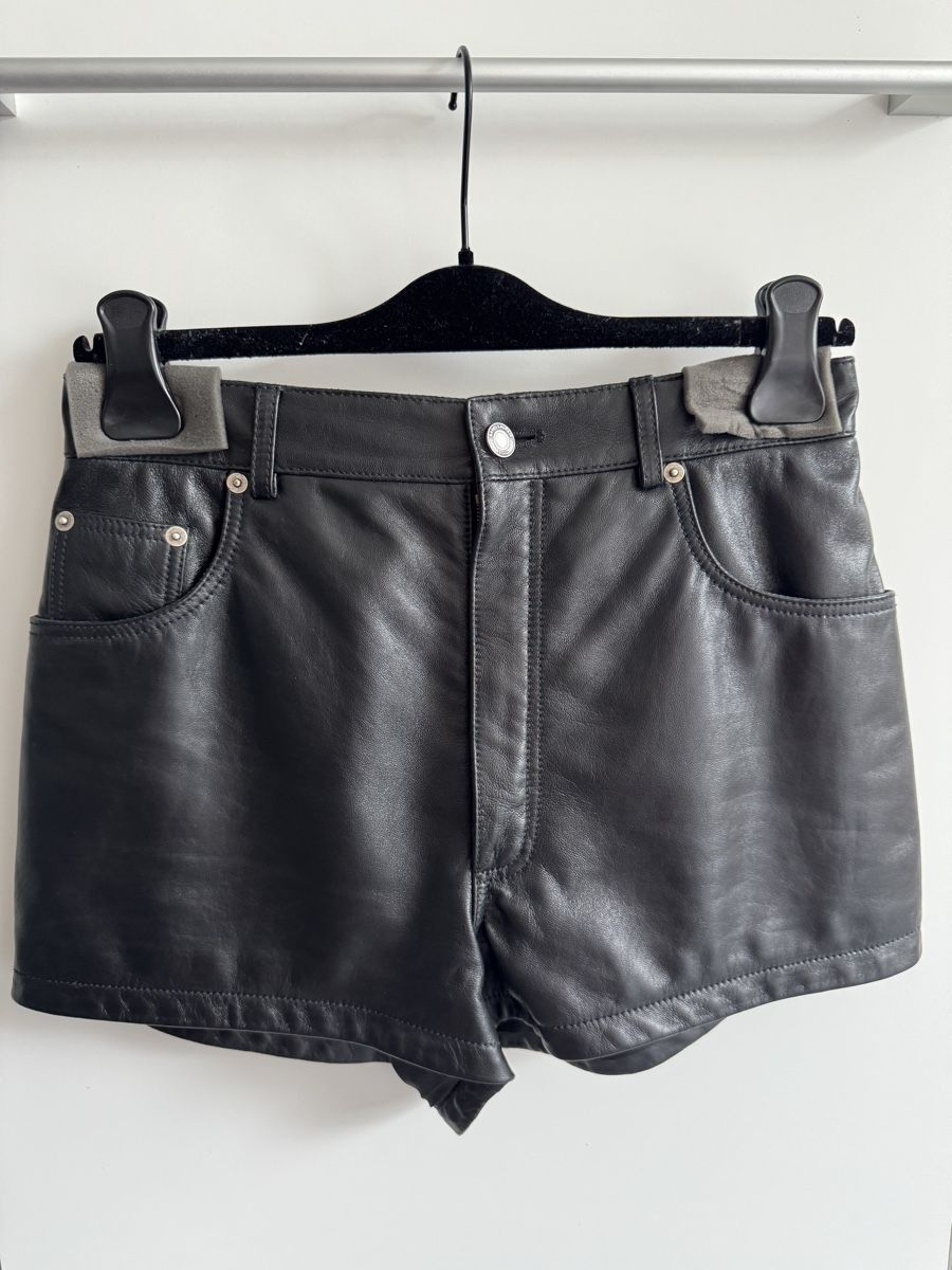 Saint Laurent Pantaloni: Saint Laurent Black Leather Shorts New – Nuovo e nell'imballaggio originale da Zug venduto da dadadel 2