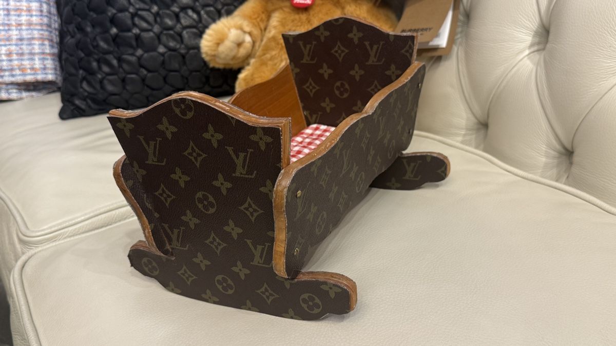 Betten: Louis Vuitton Puppe Bett  – Gebraucht aus Lachen SZ von HelvetiaLuxury 6