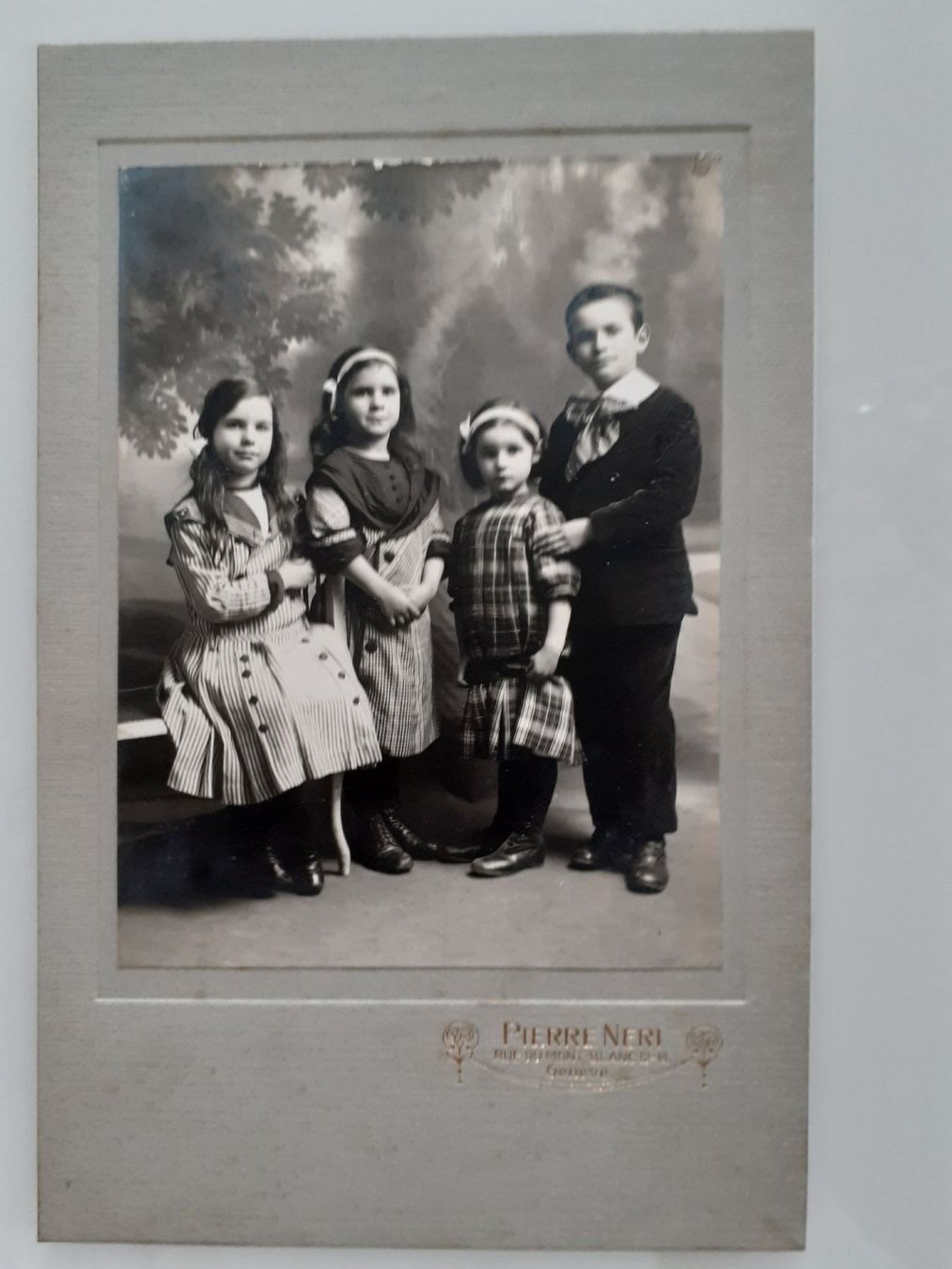 Posters & Illustrations: Foto antik Kinder Gruppe – D'occasion à Mörschwil par lindaswunderkiste