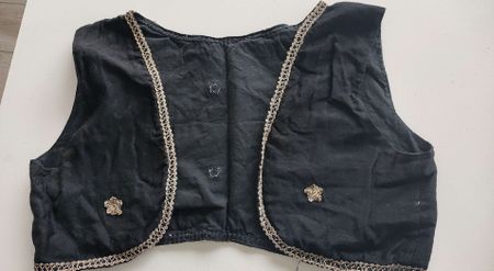 Elegantes, schwarzes Vintage Oberteil Zierblumen verkleidung
