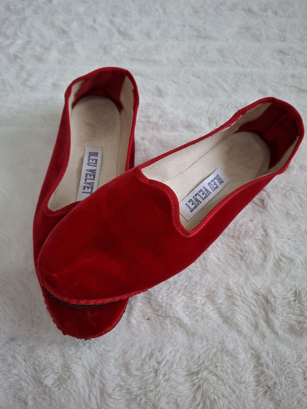 Scarpe da donna: Chaussons rouges en velours Bleuet, T.39,  – Usato da Renens VD venduto da ser_j2fn 1