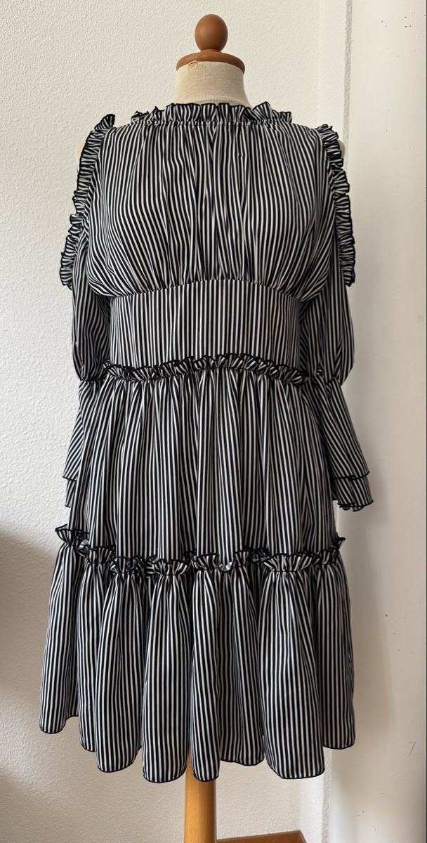 Maje Kleider: Robe Maje rayée volants taille 1 polyester neuve – Neu (gemäss Beschreibung) aus Morges von sandy069
