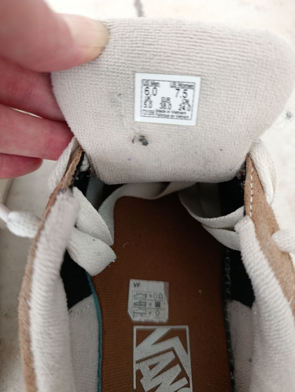 Vans Scarpe da uomo: BASKETS VANS CUIR BRUN CLAIR 38 – Usato da Sierre venduto da shirley04 4