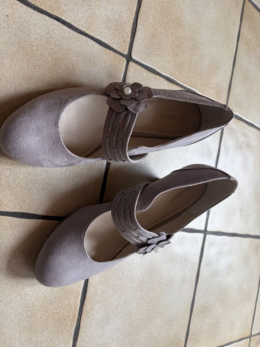Graceland Damenschuhe: Chaussures  – Gebraucht aus Courcelon von odi_9mjv 2