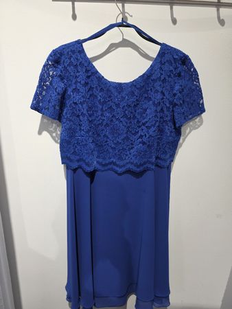 Kleid Weise blau Spitze kurz Grösse 40 sehr guter Zustand
