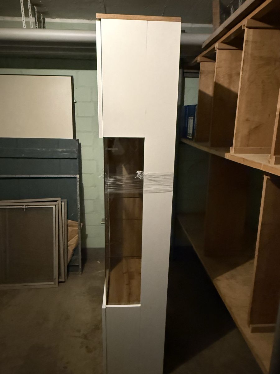Vetrine: Vitrine mit integrierter Beleuchtung – Usato da Schwerzenbach venduto da Rivi2 1