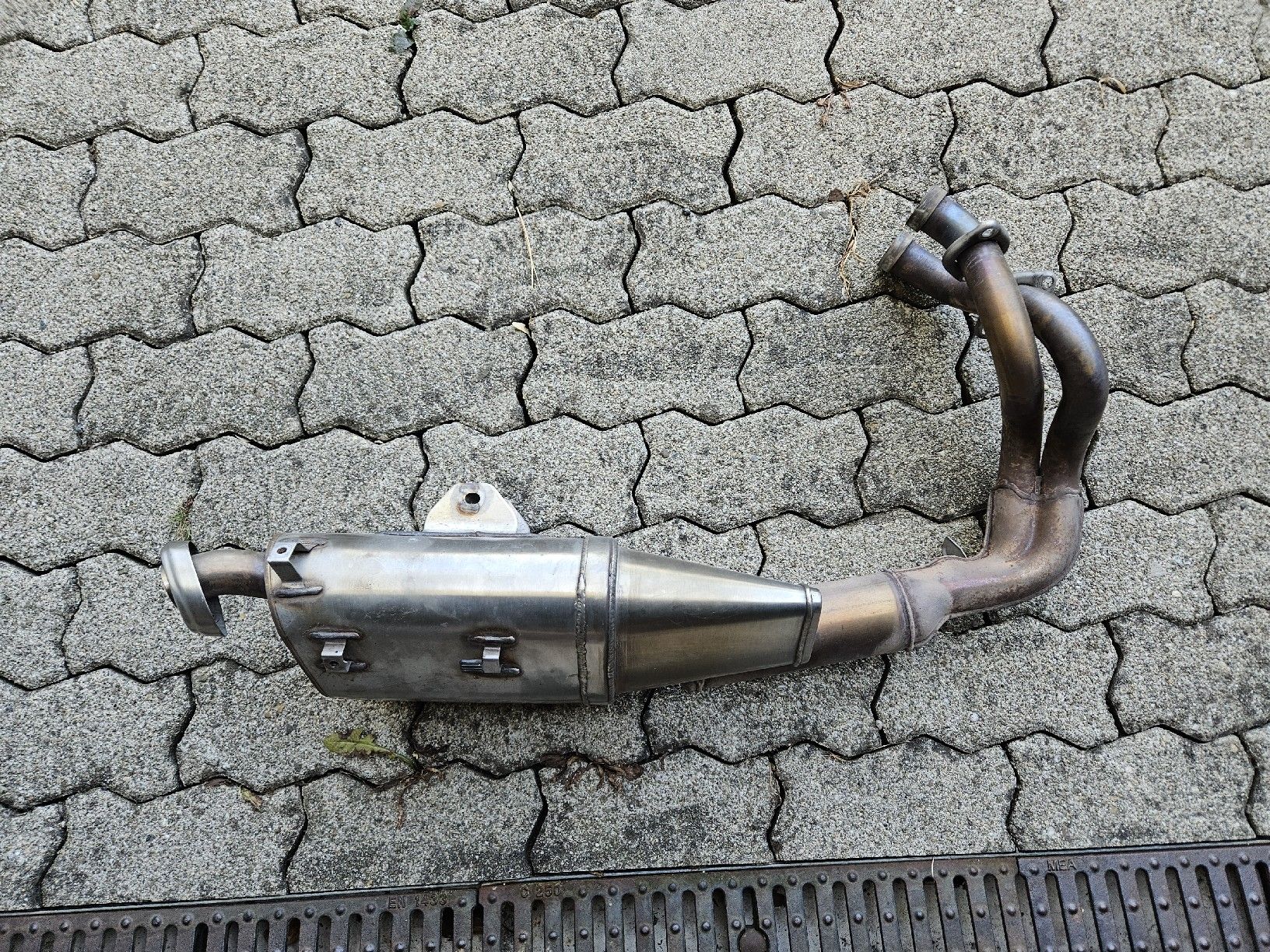 Kawasaki Auspuffanlagen: KAWASAKI Z650/ ORIGINAL AUSPUFF!!! – Gebraucht aus Reiden von SaRa1900