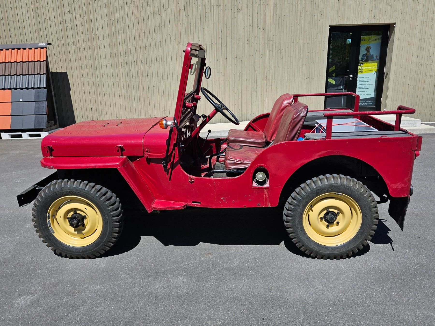 Jeep Automobili: Willys Jeep CJ3b UNIVERSAL J – Usato da Chur venduto da Pilatus1234