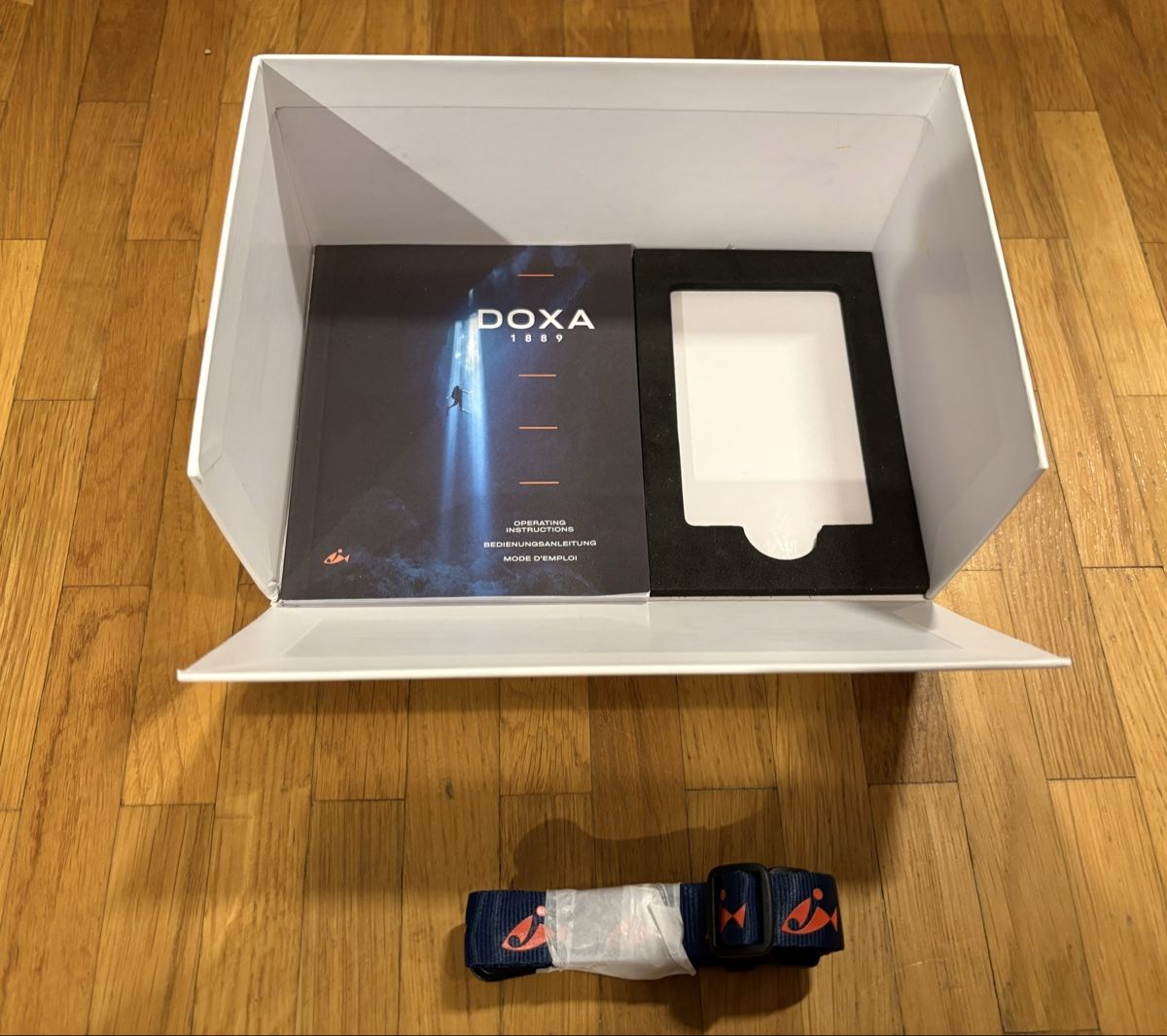 Doxa Montres: Doxa Watch Box – D'occasion à Le Grand-Saconnex par AlexeyYu 1