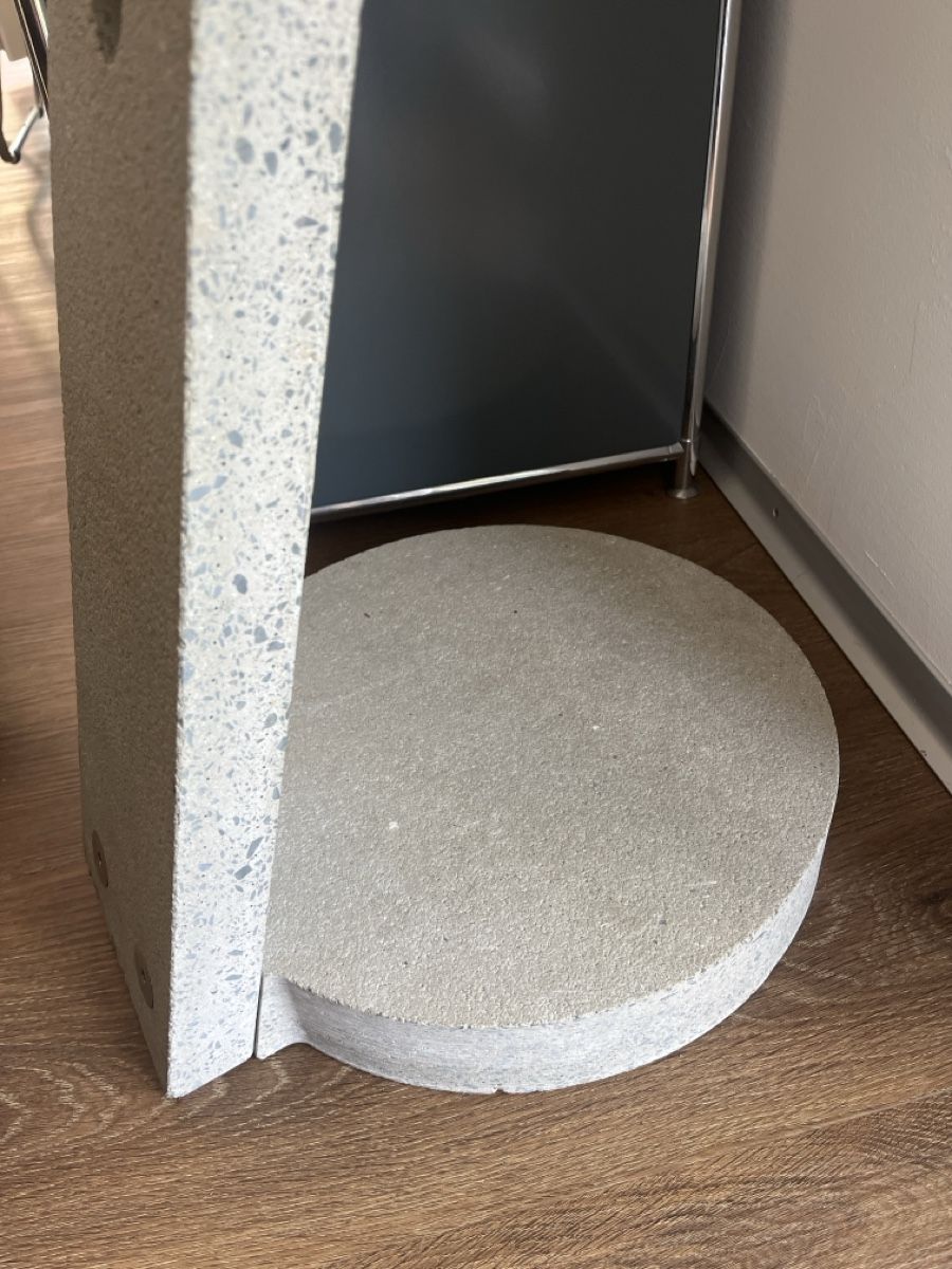 Weingestelle & -ständer: Flaschenständer Beton Stehend – Gebraucht aus Winkel von Mandarinchen9 2