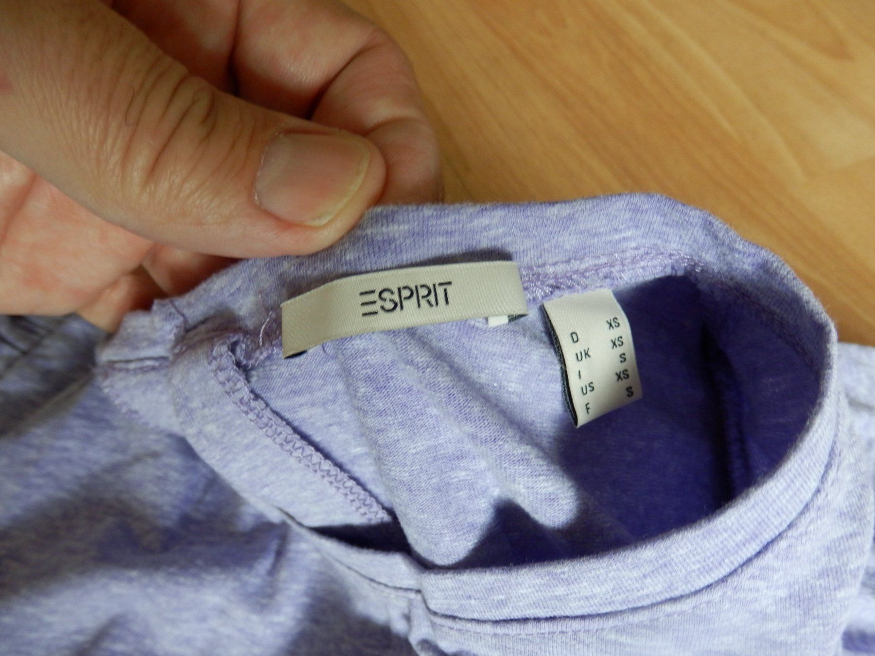 Esprit T-shirt: Damenshirt ESPRIT - XS - flieder – Usato da Emmenbrücke venduto da Schubi1 1