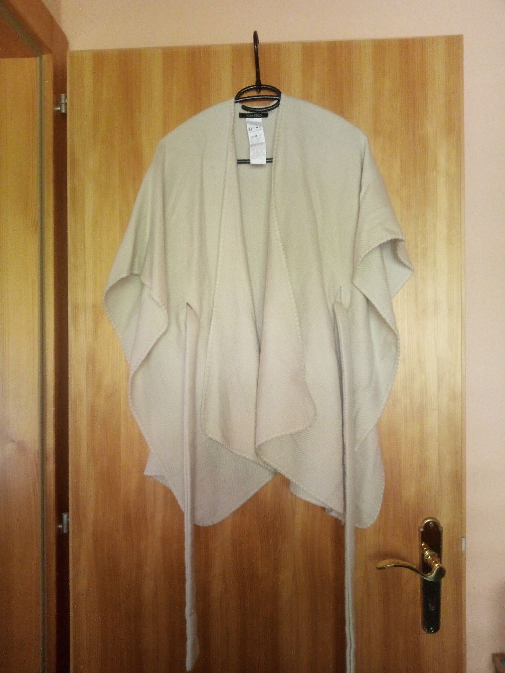Altro in Moda donna: Cape d'hiver chaude et élégante - Taille unique! – Nuovo (secondo la descrizione) da Dugny (Leytron) venduto da NaMartinet