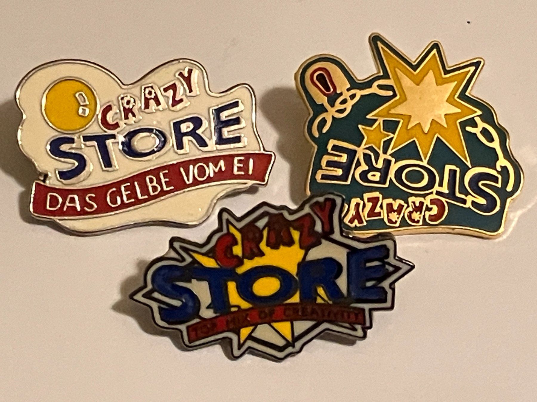 Placchette & Badge: 3 Pin Crazy Store – Usato da Basel venduto da djwwpp