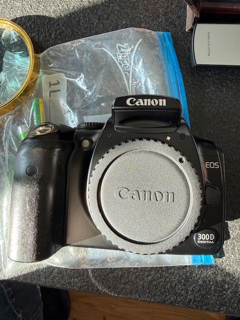 Canon Fotocamera: Canon EOS 300D Digitalkamera – Usato da Winterthur venduto da projectcleanup 2