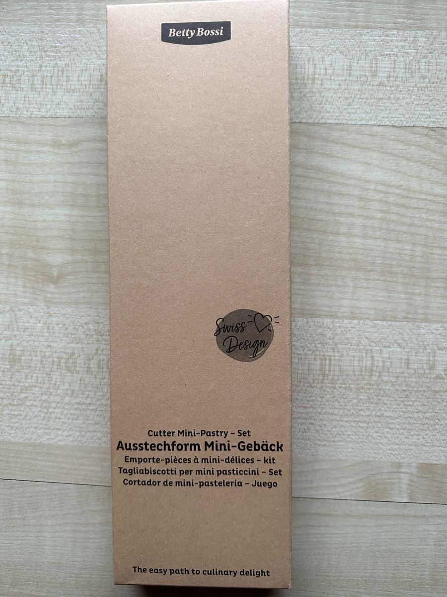 Betty Bossi Teglie da forno: Betty Bossi Ausstechform Mini-Gebäck-Set – Usato da Ottikon venduto da lo99 3