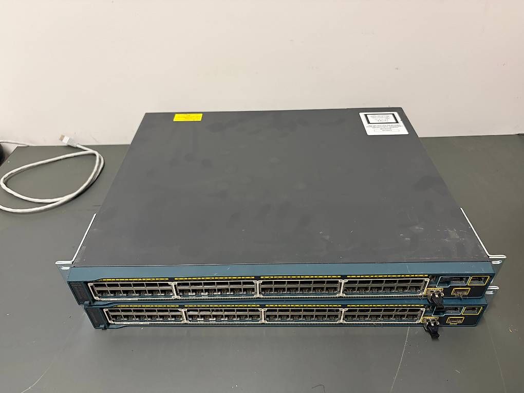 Hub & Switch: 2x Catalyst 2960 48 Port Switch – Usato da Kreuzlingen venduto da PHTG