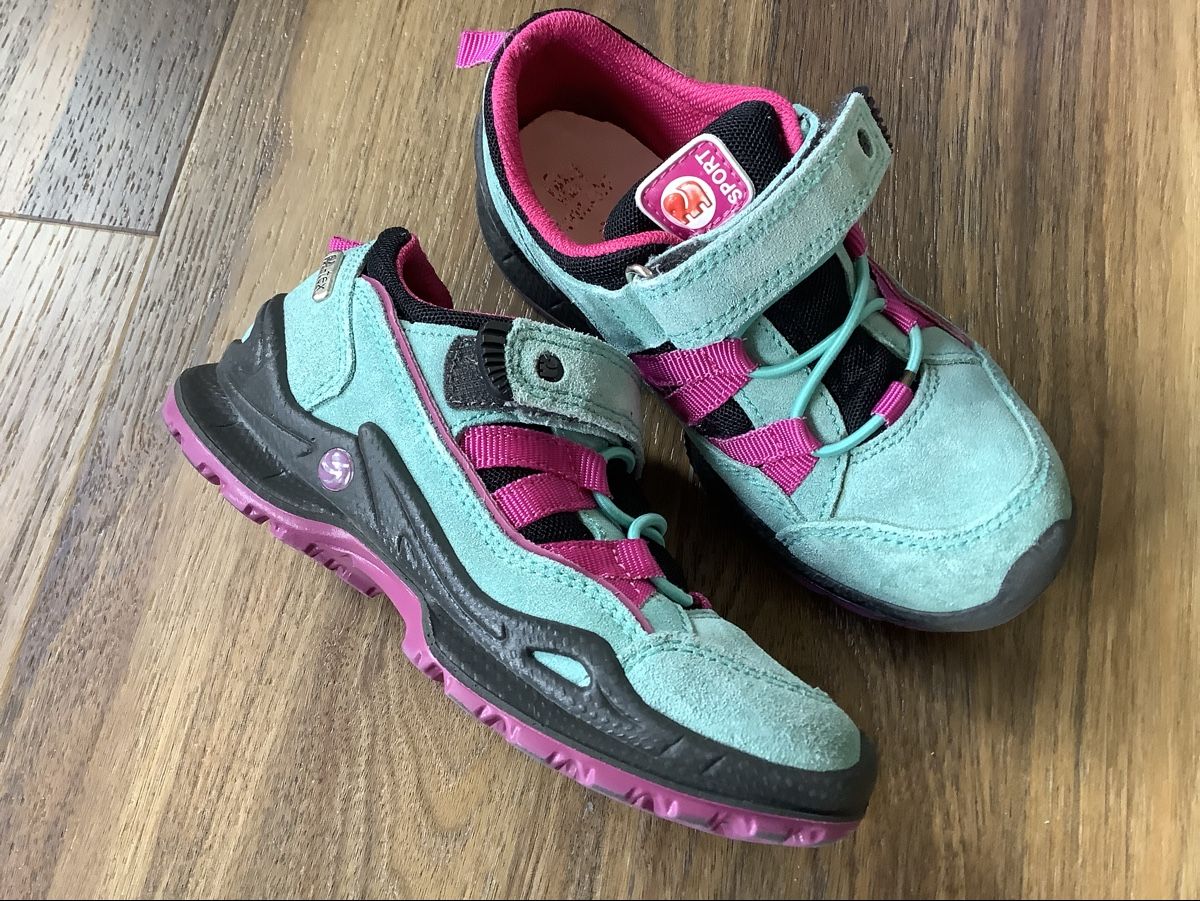 Scarpe per ragazze: Mädchen Schuhe Paket in der Grösse 29. – Usato da Walzenhausen venduto da Thomas0891 1