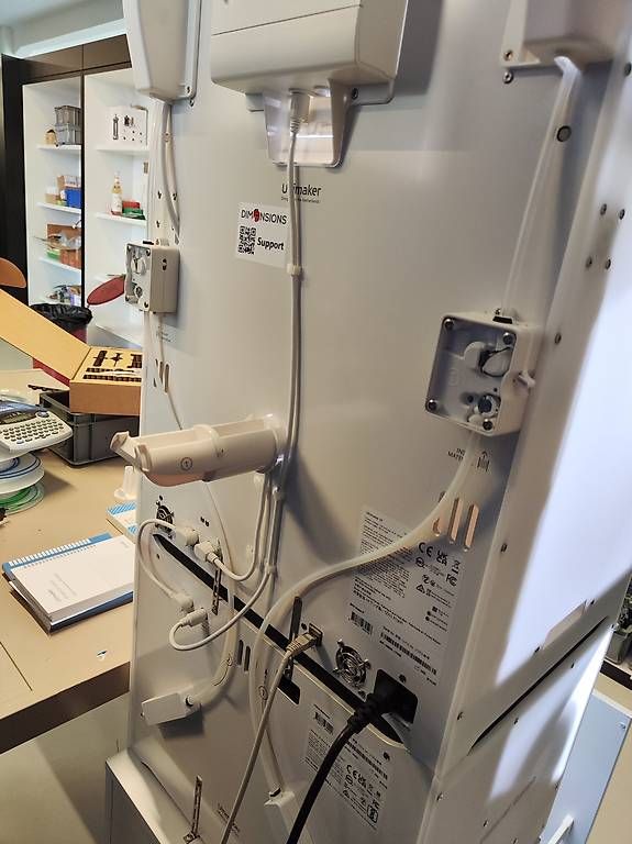 Stampanti 3D: Ultimaker S8 Pro Bundle + Maertz Cabinet – Usato da Bünzen venduto da K_c 2