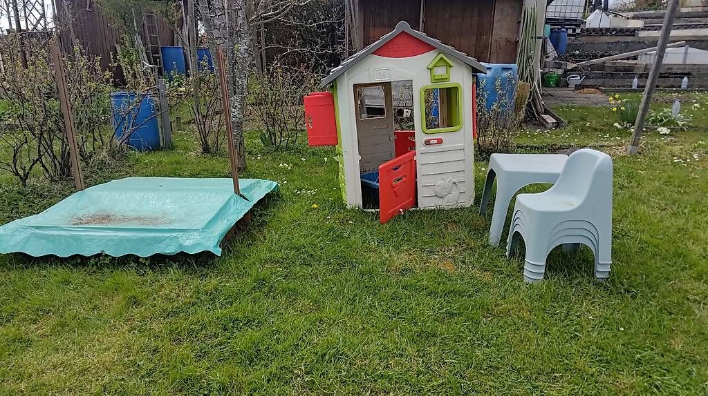 Sandkasten: Smoby. Spielhaus, Sandkasten, und weiteres – Gebraucht aus Schaffhausen von camisuiz