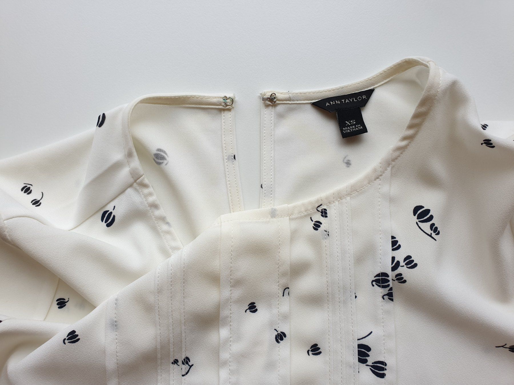 Camicette: Bluse Ann Taylor weiss – Usato da Effretikon venduto da Walwolke 2