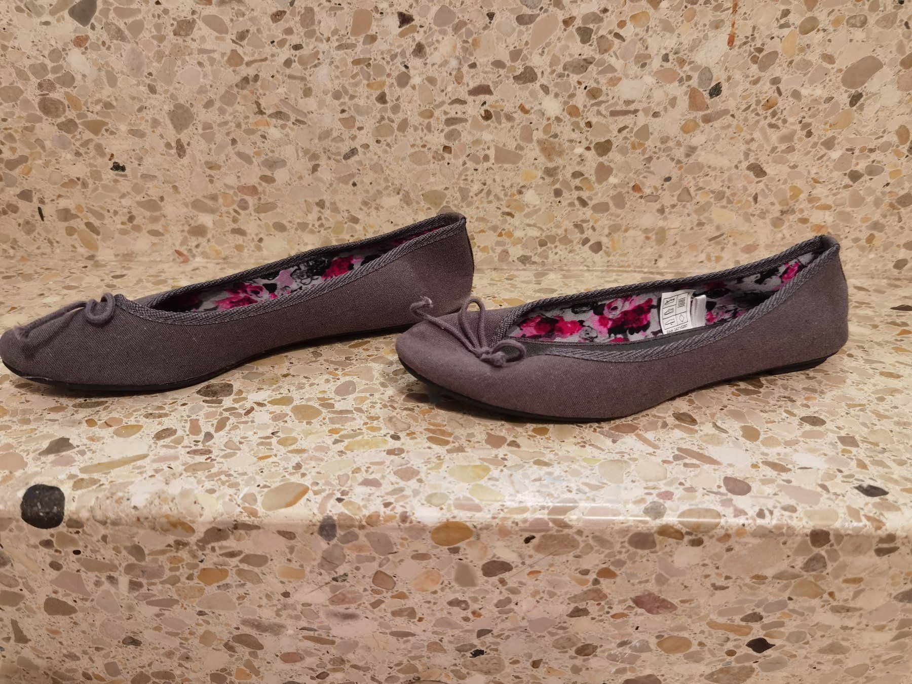 Scarpe da donna: Ballerinas aus Stoff grau Gr. 36 – Nuovo (secondo la descrizione) da Heinrichswil venduto da sabi2809 4