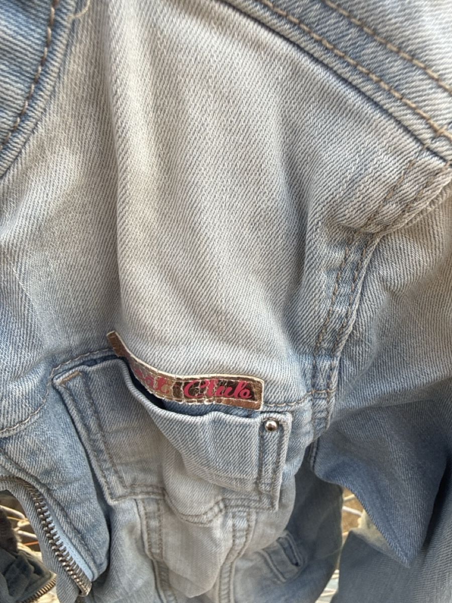 C&A Jacken & Mäntel: Kinder Jeansjacke blau mit Aufnähern  – Neu (gemäss Beschreibung) aus Zürich von Pingu333 3