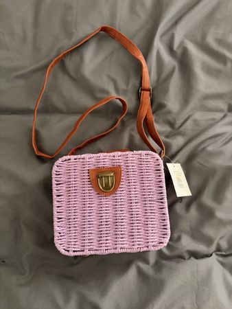Tasche geflochten lila mit Trageriemen neu