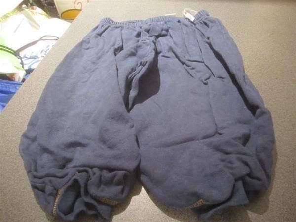 Pantalons: Hose Grösse 92, dunkelblau, Gummizug – D'occasion à Zürich par Motzkuh