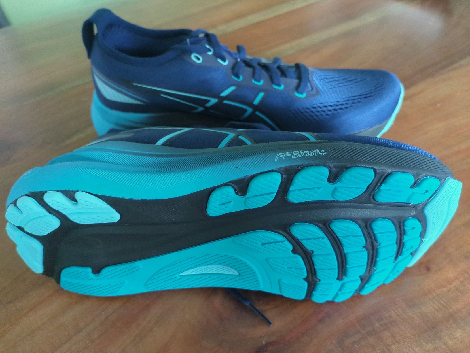 Asics Scarpe da uomo: Asics Kayano 31 Grösse 42 NEU – Nuovo (secondo la descrizione) da Zürich venduto da bur_xw2n 1
