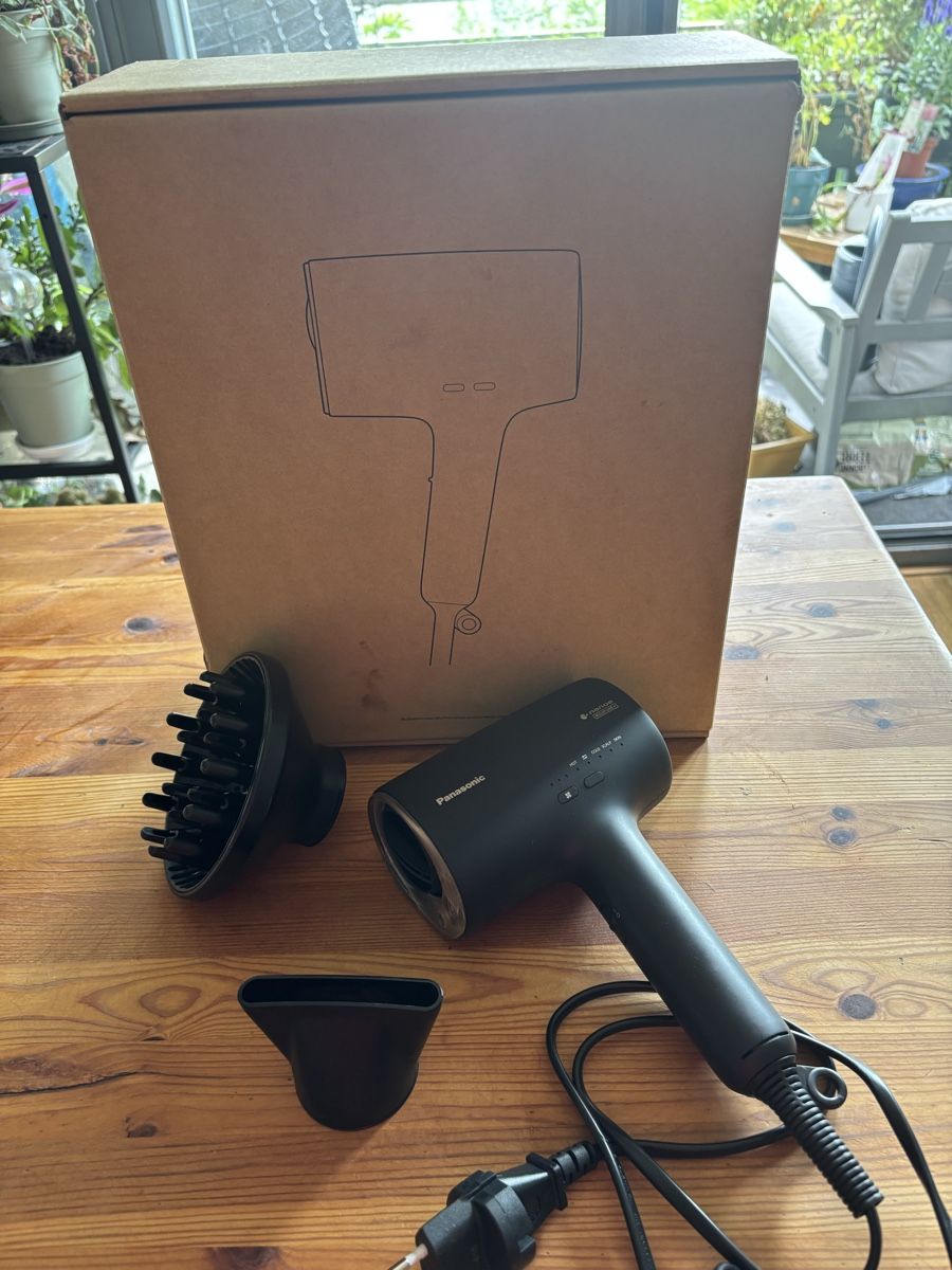 Panasonic Föhn: Sèche-cheveux Panasonic Nanoe noir avec accessoires – Neu und originalverpackt aus Veyrier von Coco2019 2
