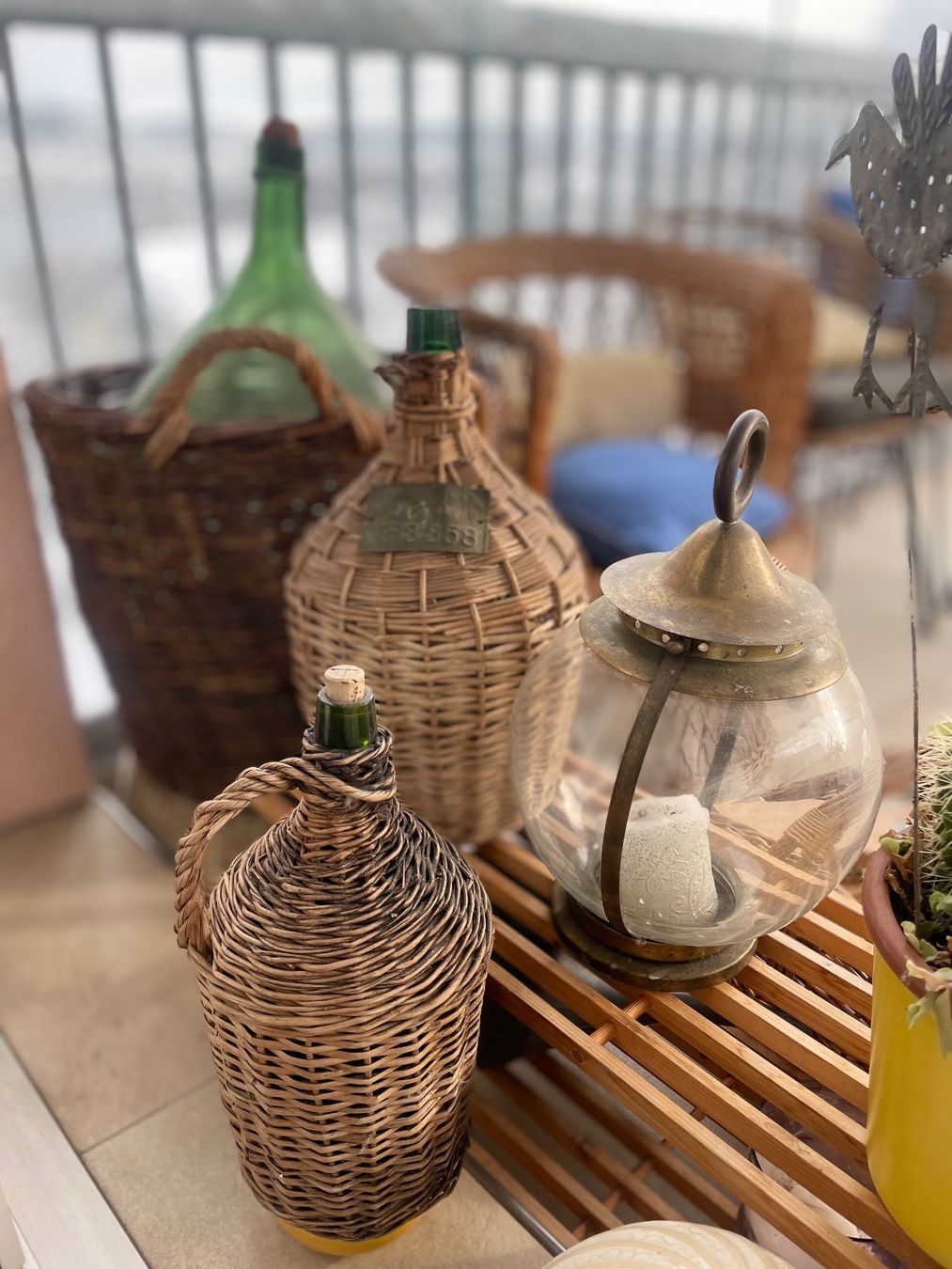 Tutte le decorazioni: Grosse Antike Flasche im Weidenkorb – Usato da Au ZH venduto da Daiga 3