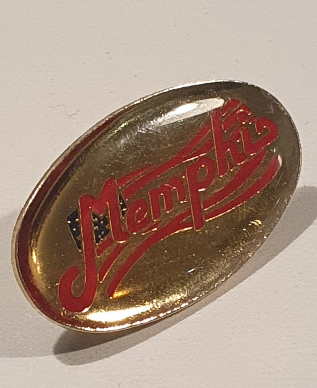 Placchette & Badge: Pin's Memphis – Usato da St-Barthélemy VD venduto da titeuf5 2