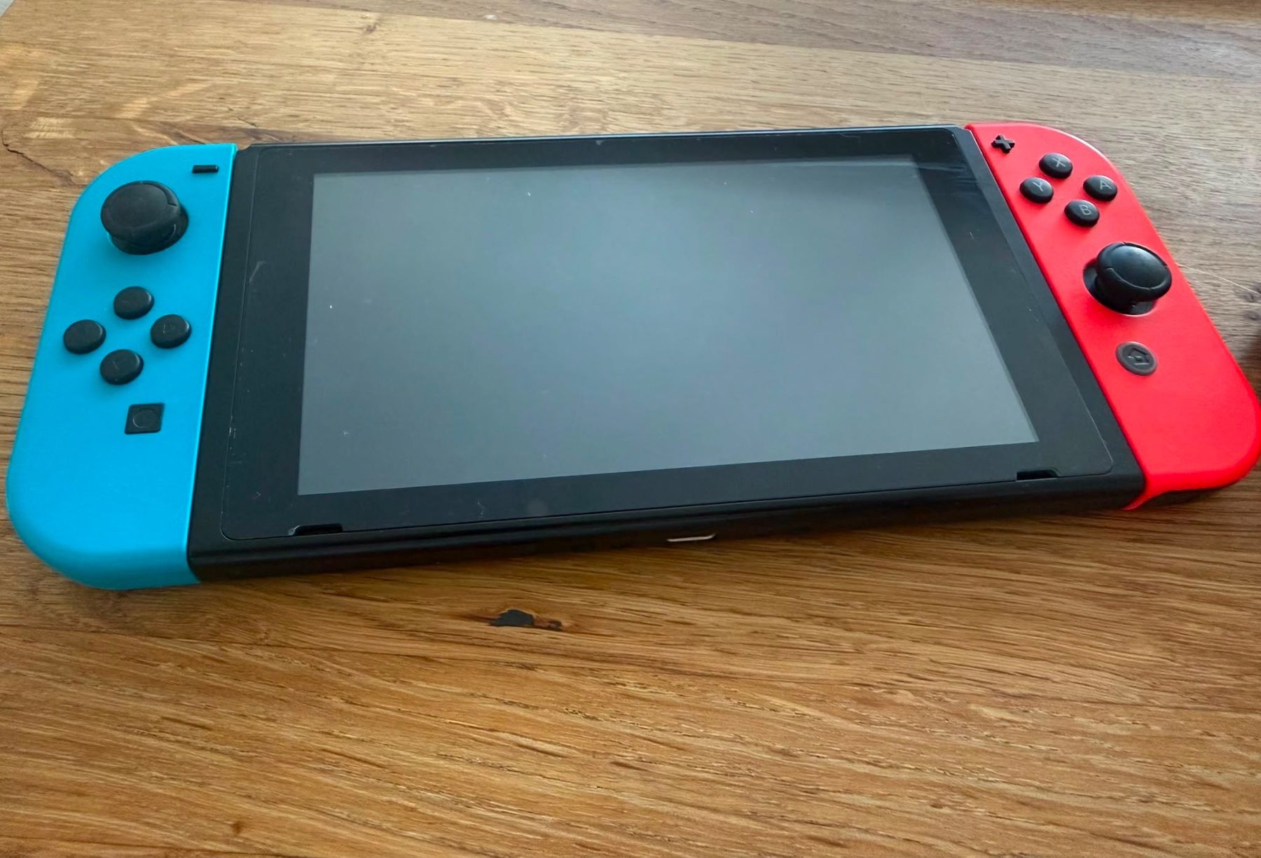 Nintendo Consoles: Nintendo Switch Bundle + Pro Controller + 5 Spiele + – D'occasion à Oberweningen par Achille.3 3