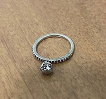 Silberner Ring mit Wackelkugel