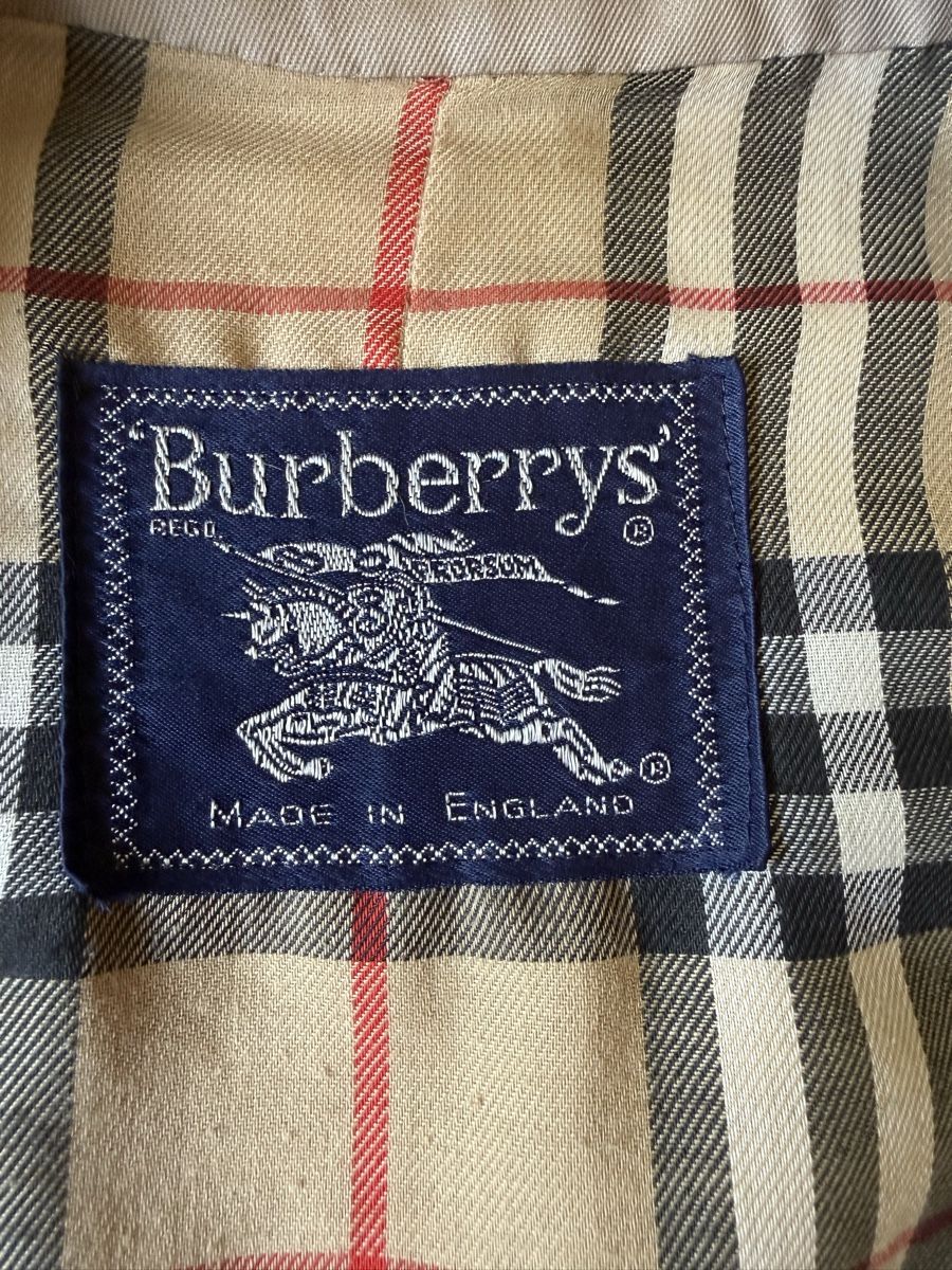 Burberry Cappotti: Burberrys Vintage Trench Coat – Usato da Basel venduto da pet_y7pt 7