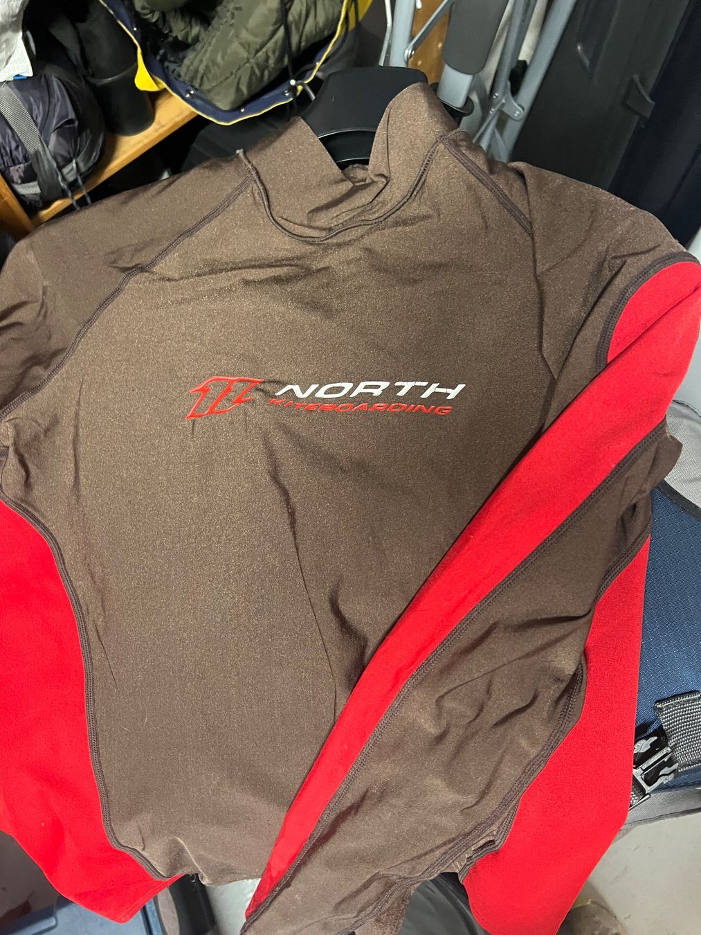 Schwimmwesten: Lot Surfstuff 2 Schwimmwesten und ein langarmshirt – Gebraucht aus Egg b. Zürich von SwissTradingAgency 3